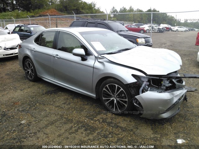 JTNB11HK1J3026362 - 2018 TOYOTA CAMRY L/LE/XLE/SE/XSE SILVER photo 1