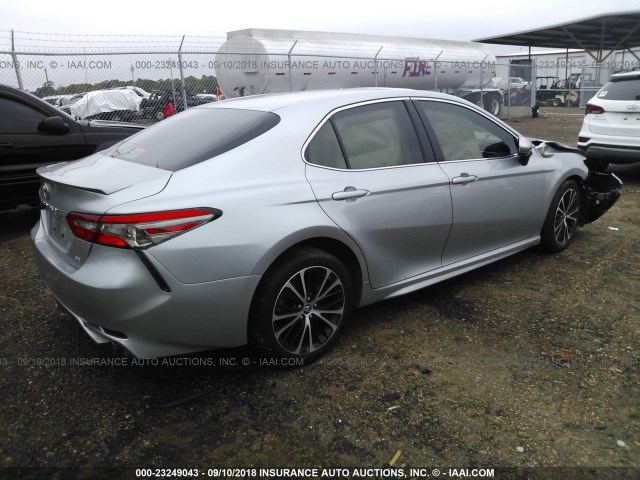 JTNB11HK1J3026362 - 2018 TOYOTA CAMRY L/LE/XLE/SE/XSE SILVER photo 4