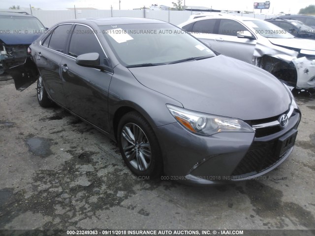 4T1BF1FK7HU404564 - 2017 TOYOTA CAMRY LE/XLE/SE/XSE GRAY photo 1