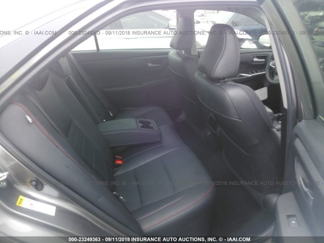 4T1BF1FK7HU404564 - 2017 TOYOTA CAMRY LE/XLE/SE/XSE GRAY photo 8
