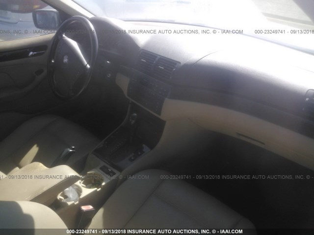 WBAAM5338XFR01794 - 1999 BMW 328 I AUTOMATIC Weiß Foto 5