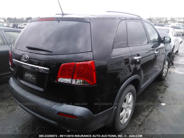 5XYKT4A68DG329233 - 2013 KIA SORENTO LX BLACK photo 4