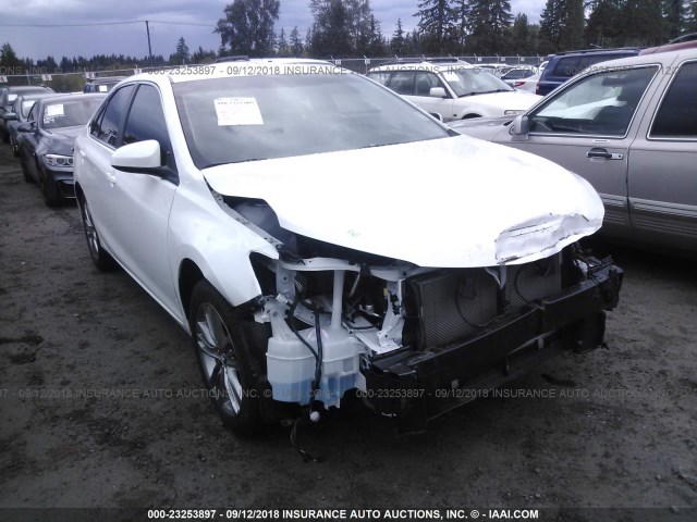 4T1BF1FK7FU050994 - 2015 TOYOTA CAMRY LE/XLE/SE/XSE WHITE photo 1