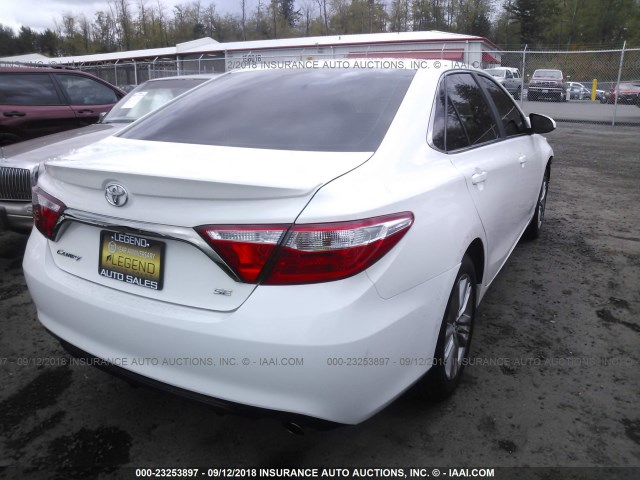 4T1BF1FK7FU050994 - 2015 TOYOTA CAMRY LE/XLE/SE/XSE WHITE photo 4