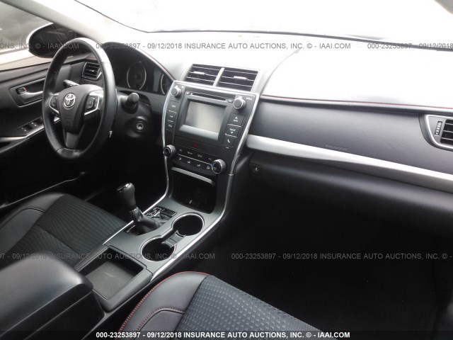 4T1BF1FK7FU050994 - 2015 TOYOTA CAMRY LE/XLE/SE/XSE WHITE photo 5