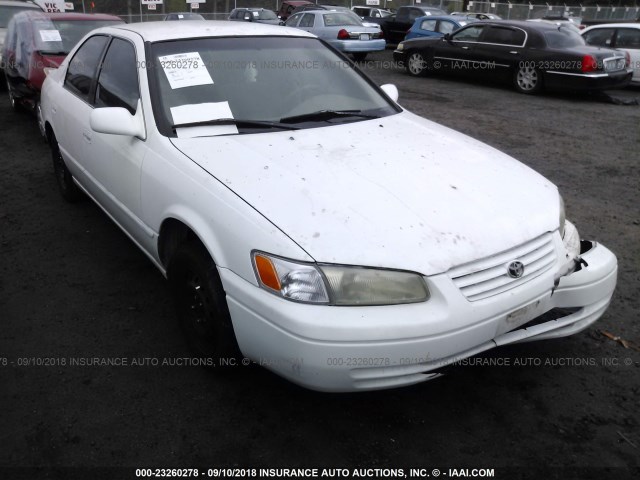 JT2BG22K0V0092192 - 1997 TOYOTA CAMRY LE/XLE WHITE photo 1
