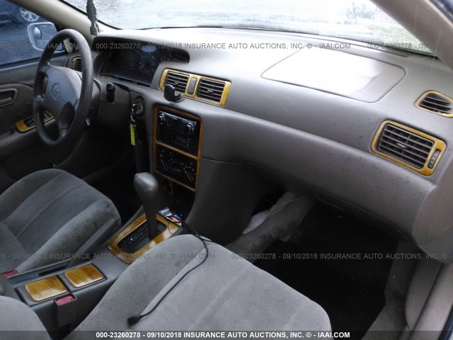 JT2BG22K0V0092192 - 1997 TOYOTA CAMRY LE/XLE WHITE photo 5