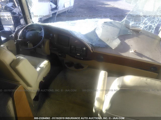 1F66F5DYXB0A11454 - 2011 FORD F53 BROWN photo 5