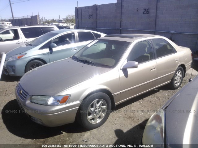 JT2BF28KXW0114517 - 1998 TOYOTA CAMRY LE/XLE TAN photo 2