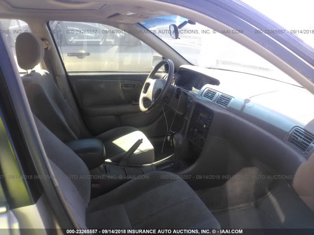 JT2BF28KXW0114517 - 1998 TOYOTA CAMRY LE/XLE TAN photo 5