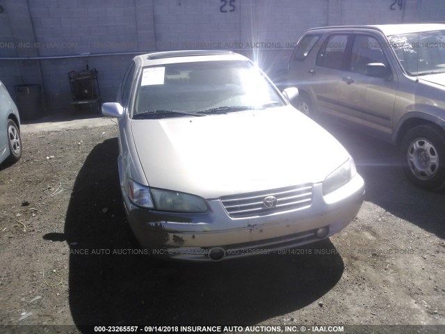 JT2BF28KXW0114517 - 1998 TOYOTA CAMRY LE/XLE TAN photo 6