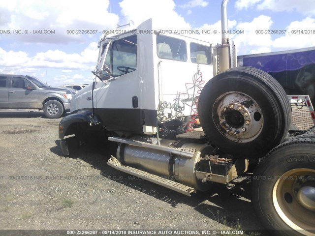 1FUJBGA831HH23075 - 2001 FREIGHTLINER FL112  Unknown photo 3