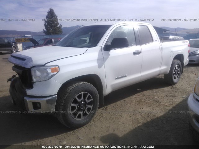 5TFUM5F10FX060735 - 2015 TOYOTA TUNDRA DOUBLE CAB SR/SR5 WHITE photo 2