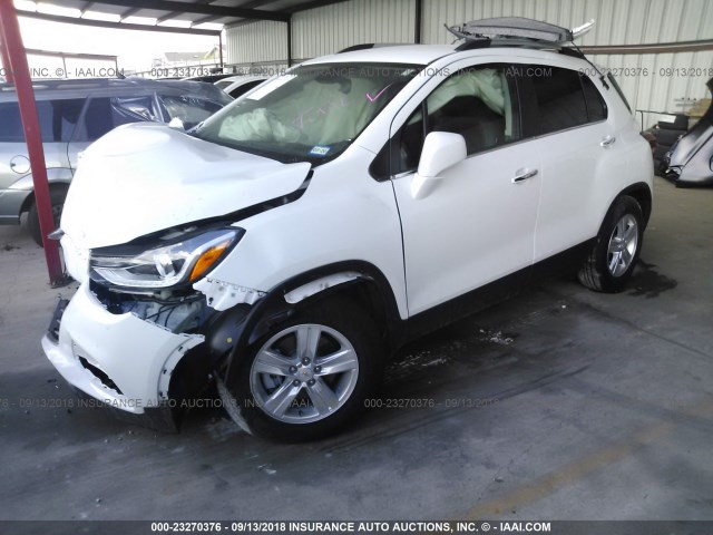 KL7CJLSB5JB674156 - 2018 CHEVROLET TRAX 1LT WHITE photo 2