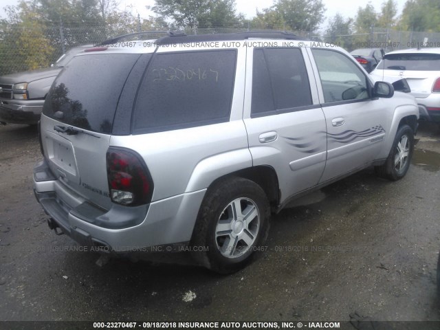 1GNDT13S542153096 - 2004 CHEVROLET TRAILBLAZER LS/LT SILVER photo 4