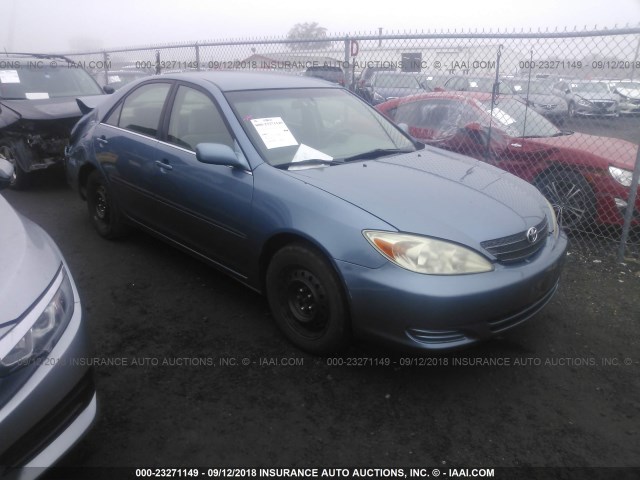 JTDBE32K340266807 - 2004 TOYOTA CAMRY LE/XLE BLUE photo 1