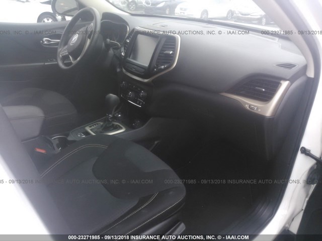 1C4PJMCBXFW776433 - 2015 JEEP CHEROKEE LATITUDE WHITE photo 5