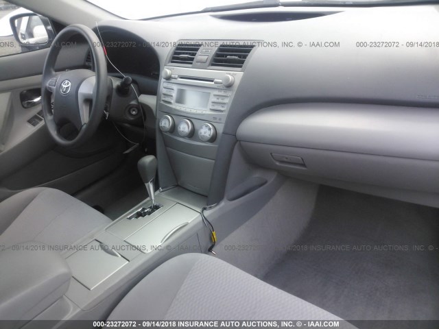 4T1BF3EK0AU032150 - 2010 TOYOTA CAMRY SE/LE/XLE GRAY photo 5