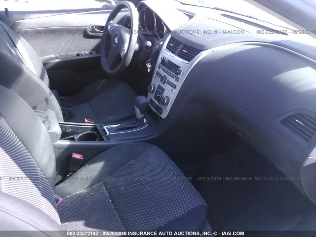 1G1ZC5E00CF382285 - 2012 CHEVROLET MALIBU 1LT თეთრი ფოტო 5