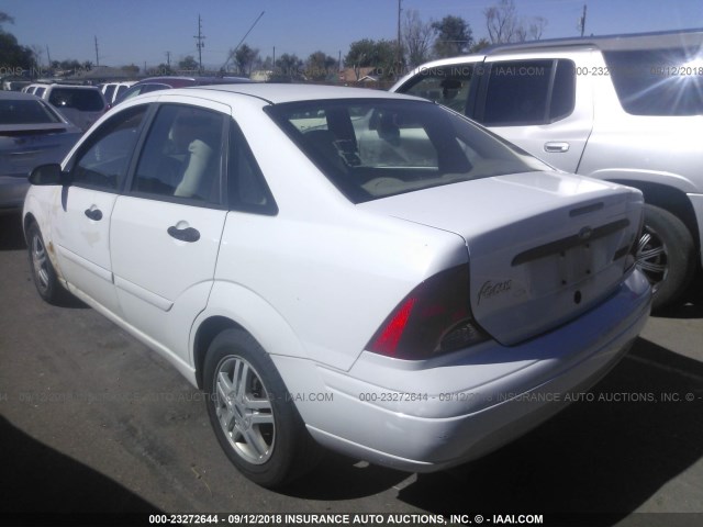 1FAFP34P4YW392431 - 2000 FORD FOCUS SE/SE COMFORT WHITE photo 3