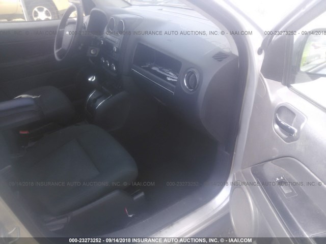 1J4NT4FB2AD654113 - 2010 JEEP COMPASS SPORT SILVER photo 5