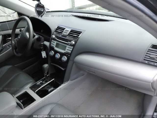 4T4BF3EK7AR067662 - 2010 TOYOTA CAMRY SE/LE/XLE BLACK photo 5