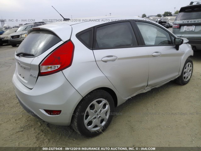 3FADP4EJXBM129598 - 2011 FORD FIESTA SE SILVER photo 4