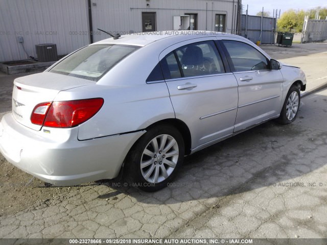 1C3CC5FD2AN192459 - 2010 CHRYSLER SEBRING LIMITED SILVER photo 4