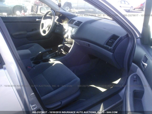 1HGCM56167A147525 - 2007 HONDA ACCORD VALUE SILVER photo 5