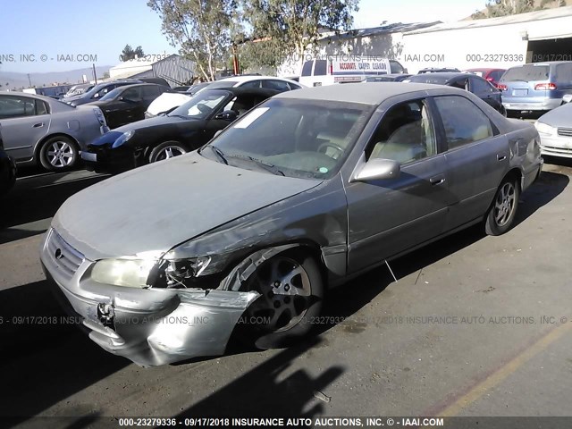 JT2BG22KXY0402854 - 2000 TOYOTA CAMRY CE/LE/XLE TAN photo 2