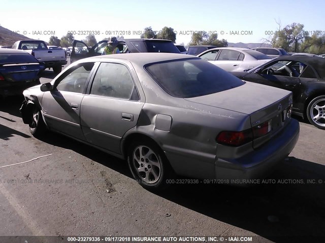 JT2BG22KXY0402854 - 2000 TOYOTA CAMRY CE/LE/XLE TAN photo 3