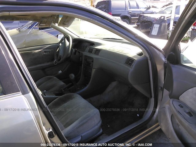 JT2BG22KXY0402854 - 2000 TOYOTA CAMRY CE/LE/XLE TAN photo 5