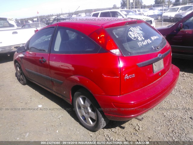 3FAFP313X3R173888 - 2003 FORD FOCUS ZX3 RED photo 3