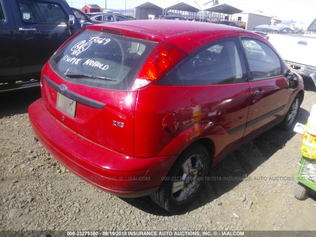 3FAFP313X3R173888 - 2003 FORD FOCUS ZX3 RED photo 4