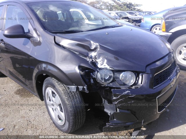 1G1JA5SH4D4193116 - 2013 CHEVROLET SONIC LS 黑色 照片 6