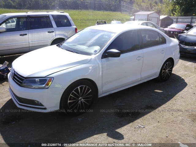 3VWB17AJ0GM414955 - 2016 VOLKSWAGEN JETTA SPORT WHITE photo 2