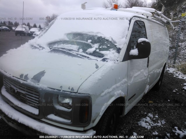 1GTHG35R2Y1237909 - 2000 GMC SAVANA G3500 WHITE photo 2