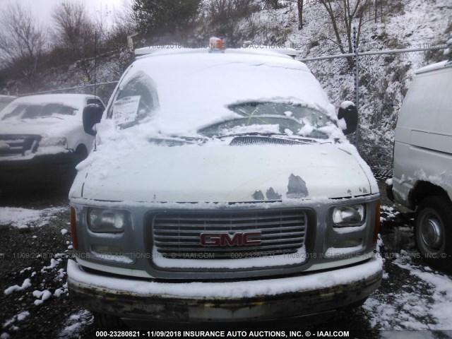 1GTHG35R2Y1237909 - 2000 GMC SAVANA G3500 WHITE photo 6