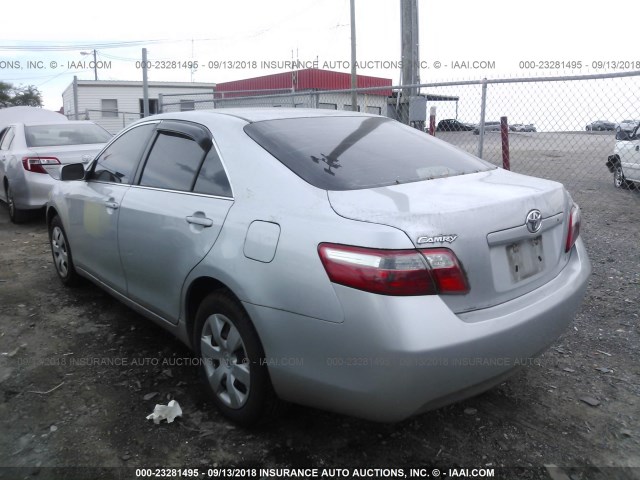 4T1BE46K37U160608 - 2007 TOYOTA CAMRY CE/LE/XLE/SE SILVER photo 3