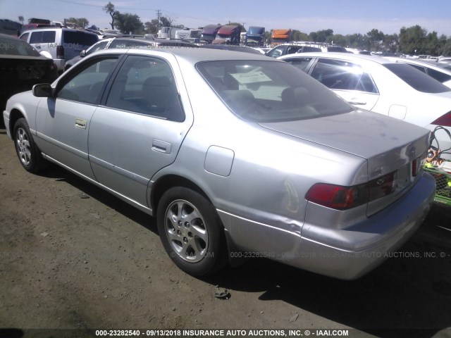 4T1BF22K41U967993 - 2001 TOYOTA CAMRY LE/XLE 银色 照片 3