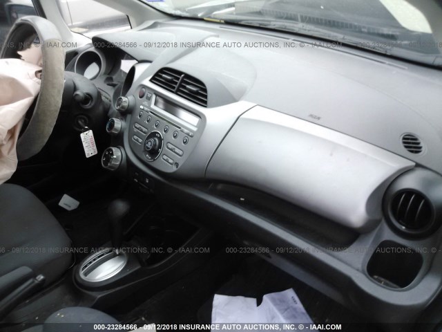 JHMGE8H26AC034866 - 2010 HONDA FIT GRAY photo 5