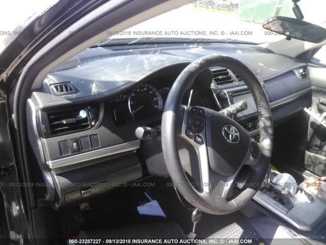 4T1BF1FK5EU328757 - 2014 TOYOTA CAMRY L/SE/LE/XLE Tünd mavi foto 5