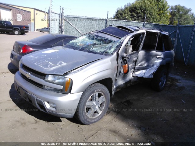 1GNDT13S842104698 - 2004 CHEVROLET TRAILBLAZER LS/LT SILVER photo 2