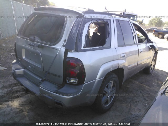 1GNDT13S842104698 - 2004 CHEVROLET TRAILBLAZER LS/LT SILVER photo 4