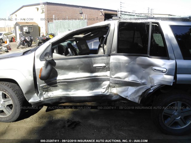 1GNDT13S842104698 - 2004 CHEVROLET TRAILBLAZER LS/LT SILVER photo 6