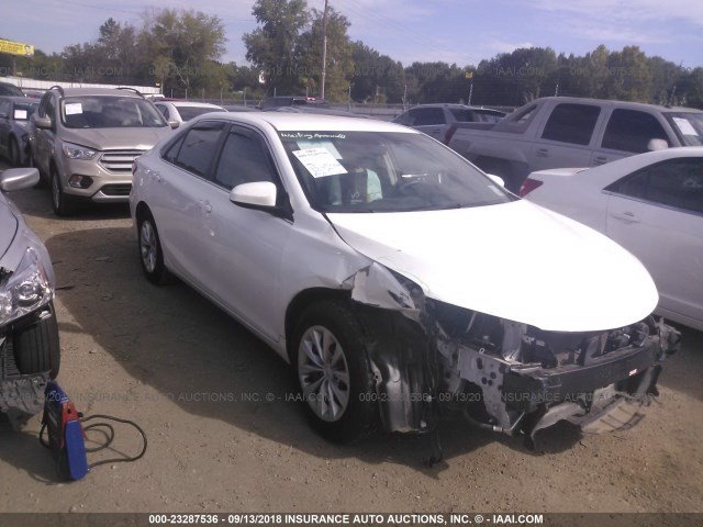 4T4BF1FK2FR495892 - 2015 TOYOTA CAMRY LE/XLE/SE/XSE WHITE photo 1