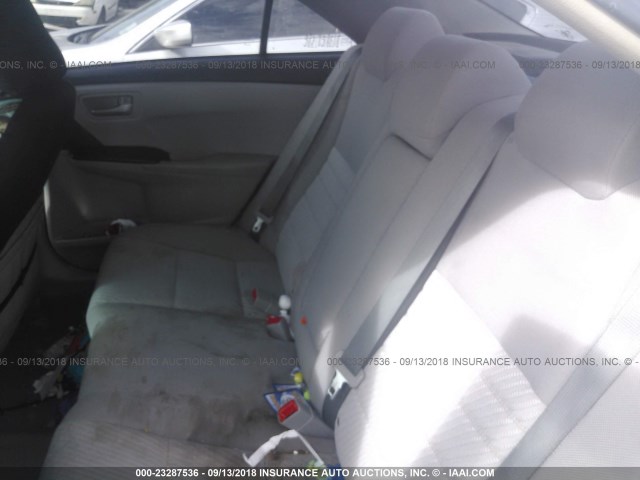 4T4BF1FK2FR495892 - 2015 TOYOTA CAMRY LE/XLE/SE/XSE WHITE photo 8