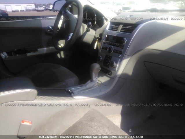 1G1ZC5EU3CF393574 - 2012 CHEVROLET MALIBU 1LT SILVER photo 5