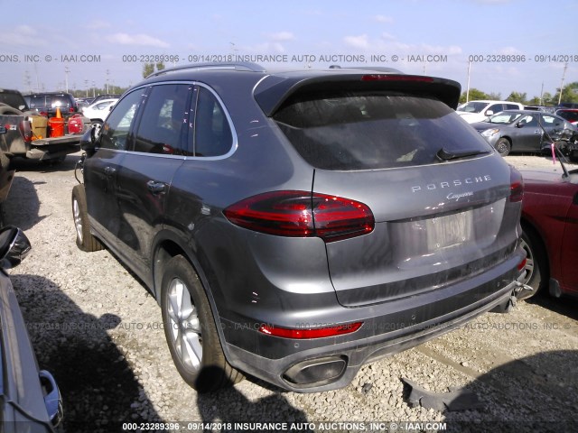 WP1AA2A20JKA01442 - 2018 PORSCHE CAYENNE SILVER photo 3