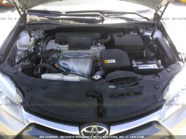 4T1BF1FK4HU731410 - 2017 TOYOTA CAMRY LE/XLE/SE/XSE ვერცხლისფერი ფოტო 10